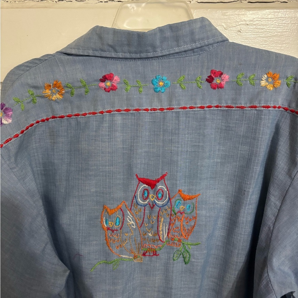 vintage 70s chambray blouse with hand embroidered details size Large - Picture 4 of 4